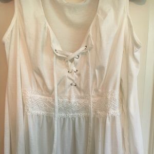 🌵Cold shoulder white blouse shirt